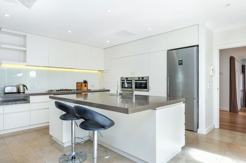Kensington Self-Contained Modern House (89BROM) - Palm Beach Accommodation 18