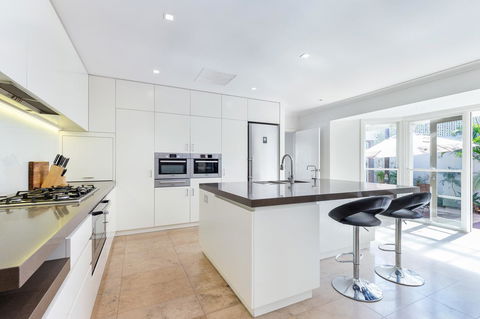 Kensington Self-Contained Modern House (89BROM) - Palm Beach Accommodation 17