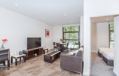 DD Apartments On Day - Palm Beach Accommodation 8