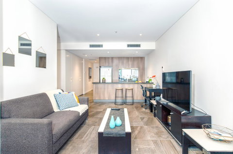 DD Apartments On Day - Palm Beach Accommodation 9