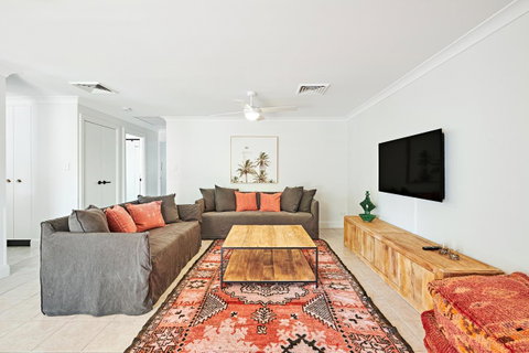 The Lord Byron - Palm Beach Accommodation 28