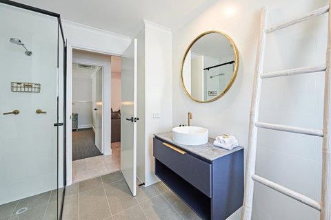 The Lord Byron - Palm Beach Accommodation 17