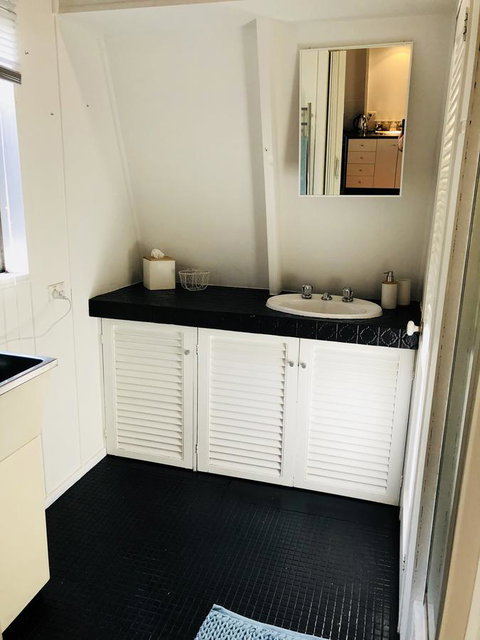 Little Blue Beach House - Palm Beach Accommodation 13