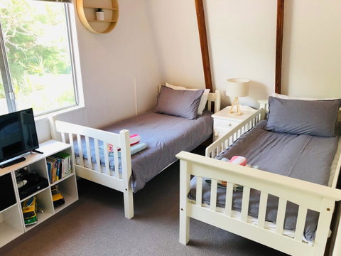 Little Blue Beach House - Palm Beach Accommodation 5