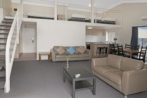 Banjo Paterson Inn - Palm Beach Accommodation 28