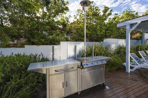 Oaks Nelson Bay Lure Suites - Palm Beach Accommodation 7