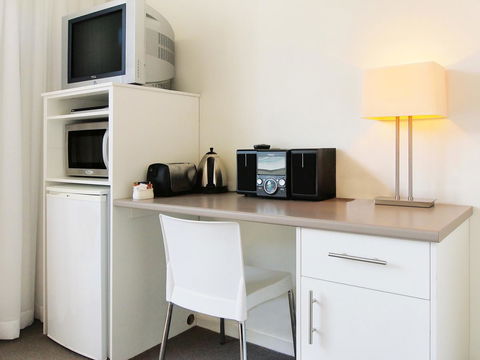 Oaks Nelson Bay Lure Suites - Palm Beach Accommodation 12