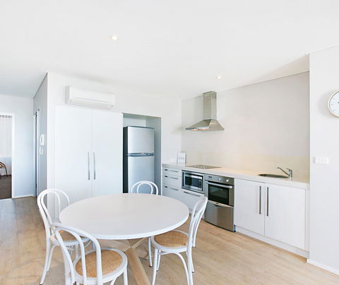 Oaks Nelson Bay Lure Suites - Palm Beach Accommodation 1