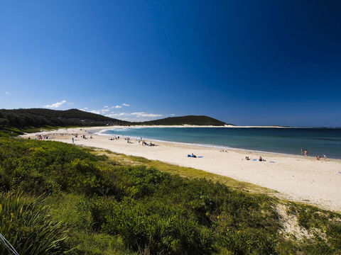 Oaks Nelson Bay Lure Suites - Palm Beach Accommodation 4