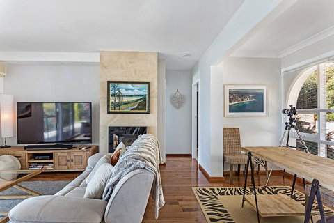 Phuza Maningi 17 Myan Close - Palm Beach Accommodation 5