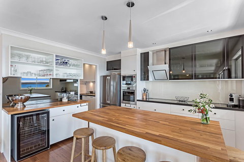 Phuza Maningi 17 Myan Close - Palm Beach Accommodation 9