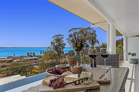 Phuza Maningi 17 Myan Close - Palm Beach Accommodation 2