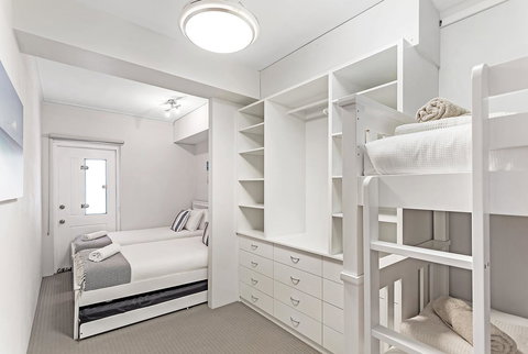 Phuza Maningi 17 Myan Close - Palm Beach Accommodation 19