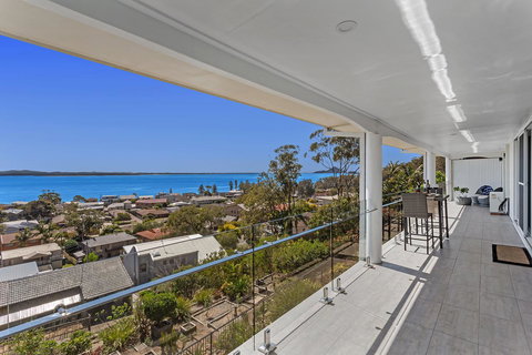 Phuza Maningi 17 Myan Close - Palm Beach Accommodation 3