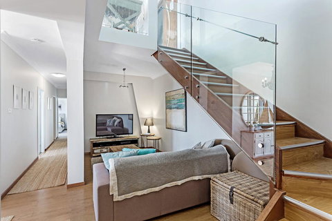 Phuza Maningi 17 Myan Close - Palm Beach Accommodation 10