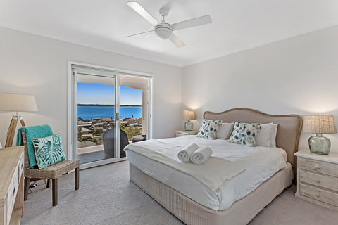 Phuza Maningi 17 Myan Close - Palm Beach Accommodation 12