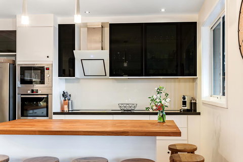 Phuza Maningi 17 Myan Close - Palm Beach Accommodation 8