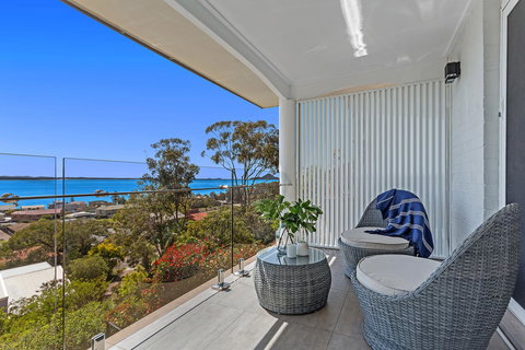 Phuza Maningi 17 Myan Close - Palm Beach Accommodation 1