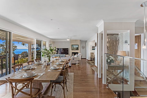 Phuza Maningi 17 Myan Close - Palm Beach Accommodation 6