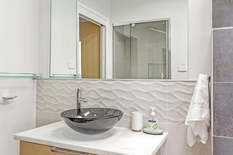 Phuza Maningi 17 Myan Close - Palm Beach Accommodation 13