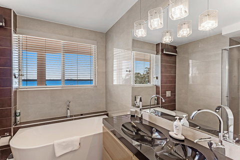 Phuza Maningi 17 Myan Close - Palm Beach Accommodation 17