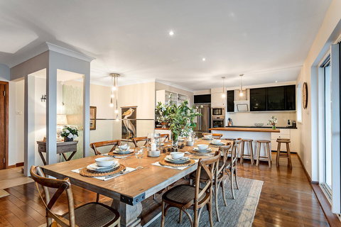 Phuza Maningi 17 Myan Close - Palm Beach Accommodation 7