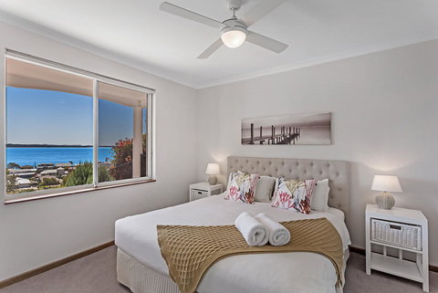 Phuza Maningi 17 Myan Close - Palm Beach Accommodation 14