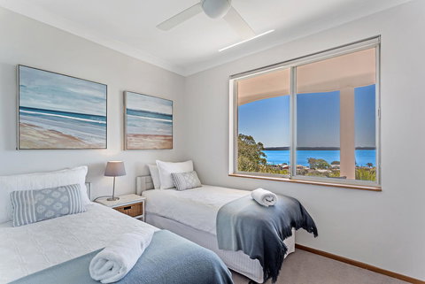 Phuza Maningi 17 Myan Close - Palm Beach Accommodation 18