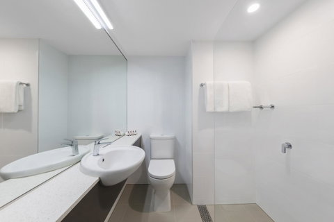 Travelodge Hotel Sydney Airport - Palm Beach Accommodation 1
