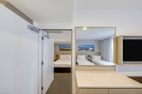 Travelodge Hotel Sydney Airport - Palm Beach Accommodation 2