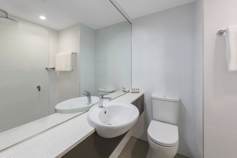 Travelodge Hotel Sydney Airport - Palm Beach Accommodation 25