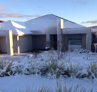Jindabyne Executive - Palm Beach Accommodation