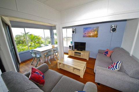 Apollo 1, 9 Hodgson Street - Palm Beach Accommodation 0