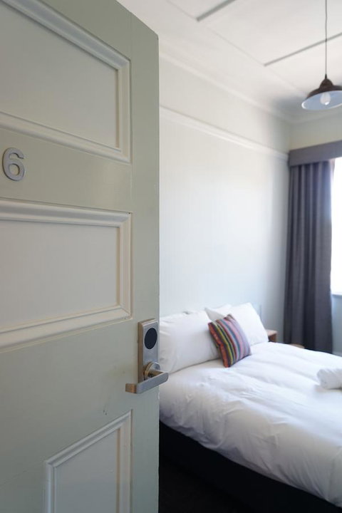 Rosehill Hotel - Palm Beach Accommodation 1