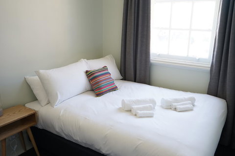 Rosehill Hotel - Palm Beach Accommodation 23