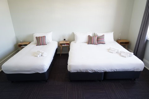 Rosehill Hotel - Palm Beach Accommodation 2