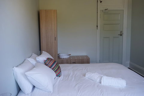 Rosehill Hotel - Palm Beach Accommodation 17