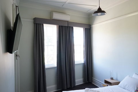 Rosehill Hotel - Palm Beach Accommodation 31