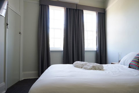 Rosehill Hotel - Palm Beach Accommodation 19