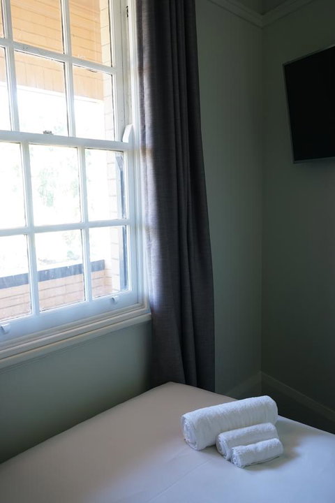 Rosehill Hotel - Palm Beach Accommodation 24