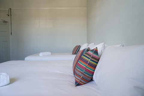 Rosehill Hotel - Palm Beach Accommodation 3