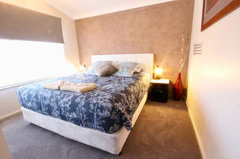 Full Circle Apartments - Palm Beach Accommodation 2