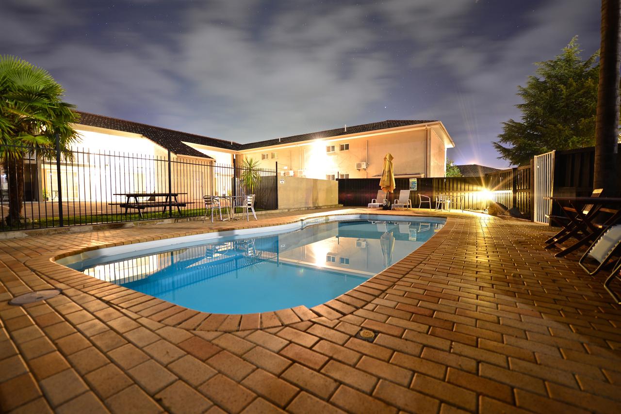 Eugowra NSW Palm Beach Accommodation