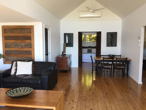 Swan Bay Hideaway - Palm Beach Accommodation 11