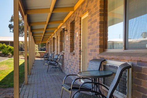 Corowa Bindaree Holiday Park - Palm Beach Accommodation 12