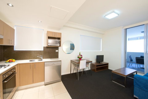 APX World Square - Palm Beach Accommodation 1