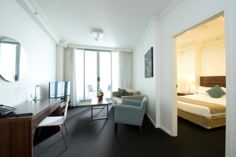 APX World Square - Palm Beach Accommodation 4