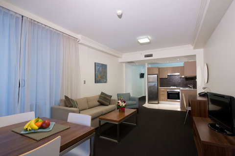 APX World Square - Palm Beach Accommodation 5