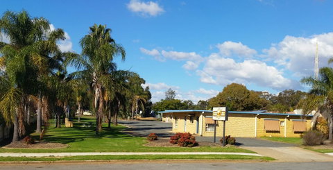 Temora Motel - Palm Beach Accommodation 0