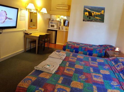 Temora Motel - Palm Beach Accommodation 2